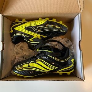 Little kid soccer cleats - size 9T